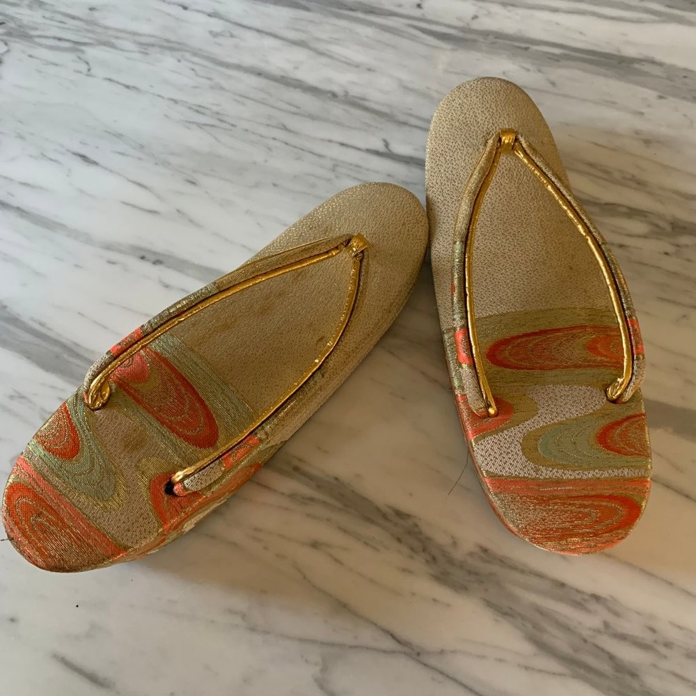 BOUGHT IN JAPAN Vintage Kimono Tabi Shoes